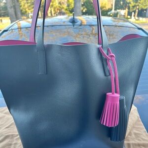 Kate spade large foster court in black with hot pink interior & tassel charm